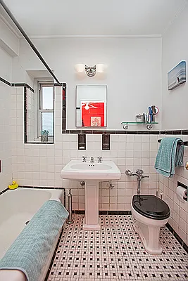 Sold by Realty Collective | media 6