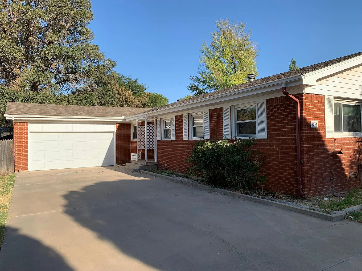 3605 Lynette Dr — Photo 1