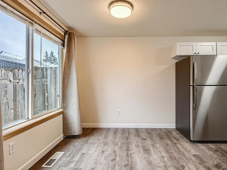 14318 SE Stark St #1 — Photo 15
