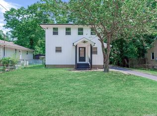 30 Pinewood Dr, Shirley, NY 11967