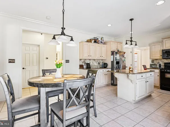 3000 Long Way, Easton, PA 18040