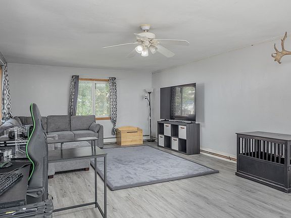 4th image of 1230 Hayes Ave