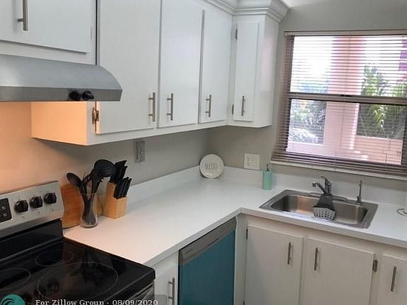 4th image of 2870 NE 14th Street Cswy APT 306C