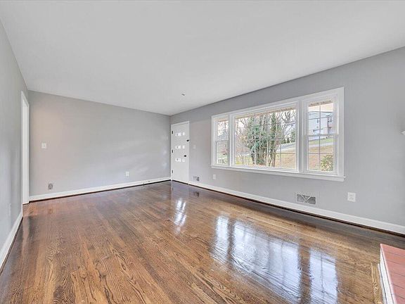 5th image of 3406 Poplar Dr