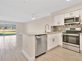 13953 Fairway Island Dr