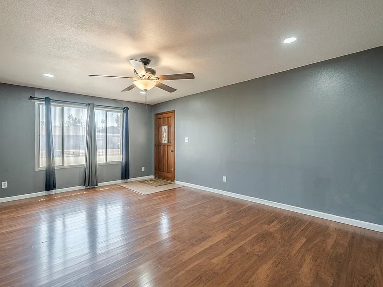 3236 S Kenwood Ln — Photo 8