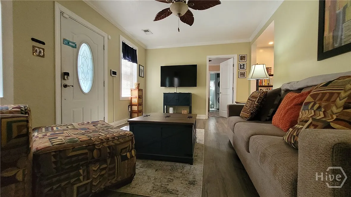 3 bed, 2.0 bath, 1137 sqft, $2,350 — Photo 4
