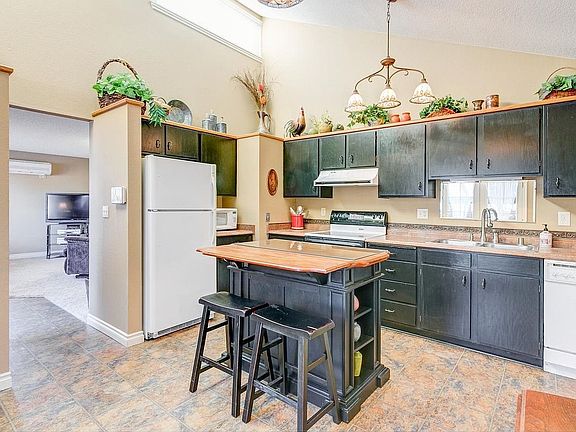 3rd image of 1207 NW 138th Way