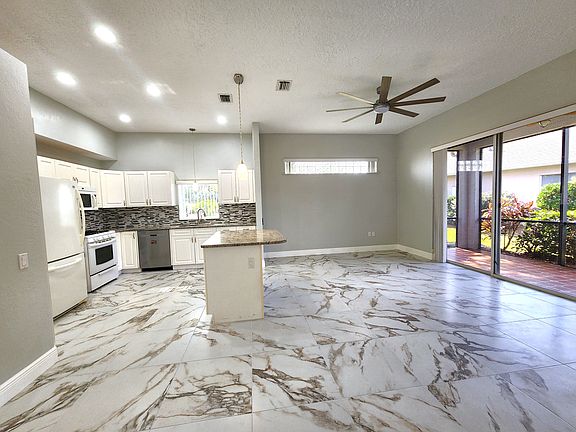 5th image of 501 Carmel Dr