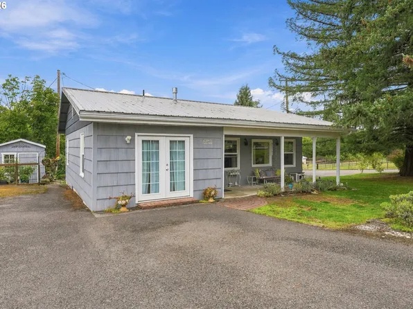 729 NE Locust St, Oakland, OR 97462