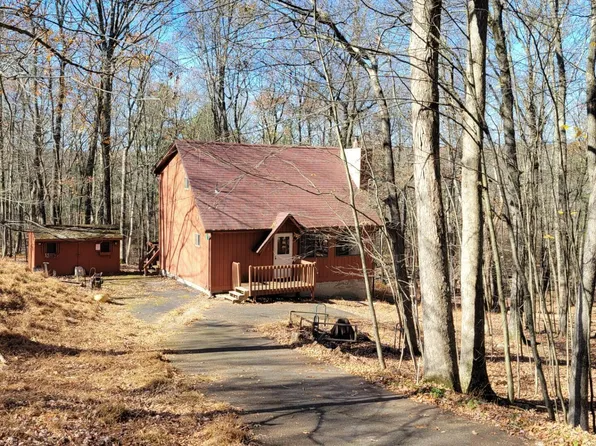 117 Westwood Cir, Dingmans Ferry, PA 18328