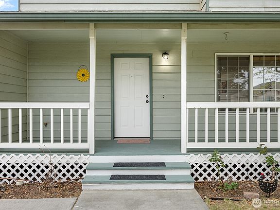 3rd image of 1529 S James Avenue