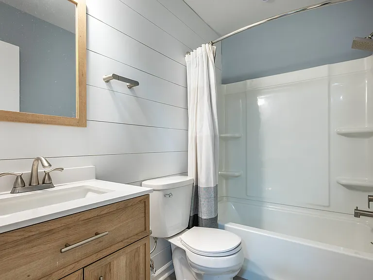 208 Huntington Ln — Photo 24