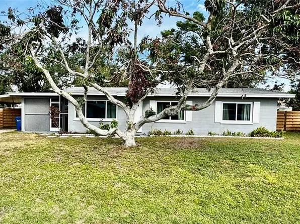 129 Gulf Ave, Nokomis, FL 34275