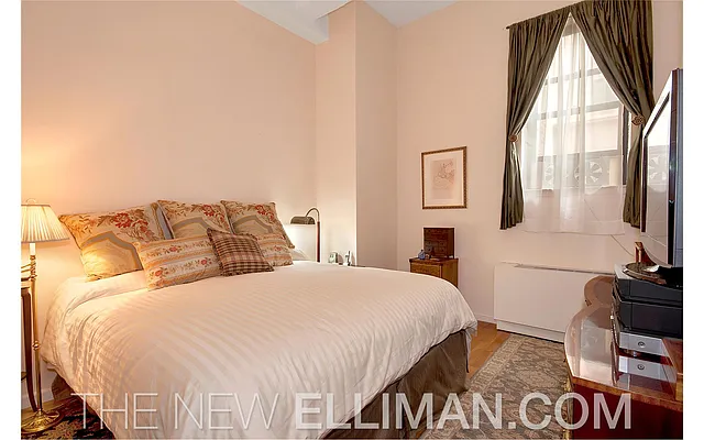 Rented by Douglas Elliman | media 8