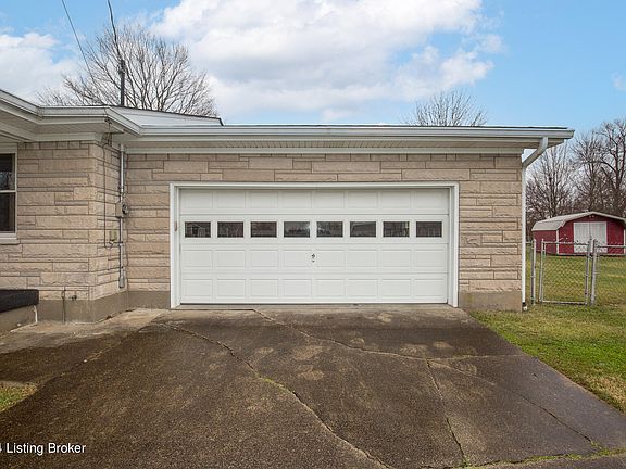 4th image of 195 E Lakeview Dr