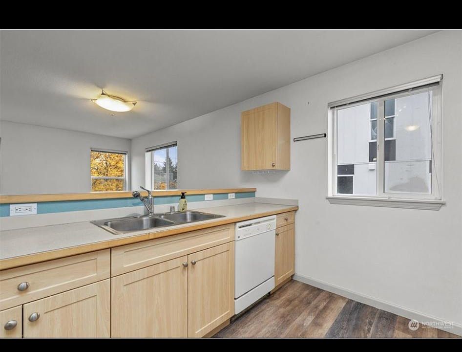 10511 Midvale Ave N APT 301, Seattle, WA 98133 Zillow