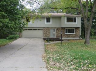 30 Saratoga Ln N, Plymouth, MN 55441