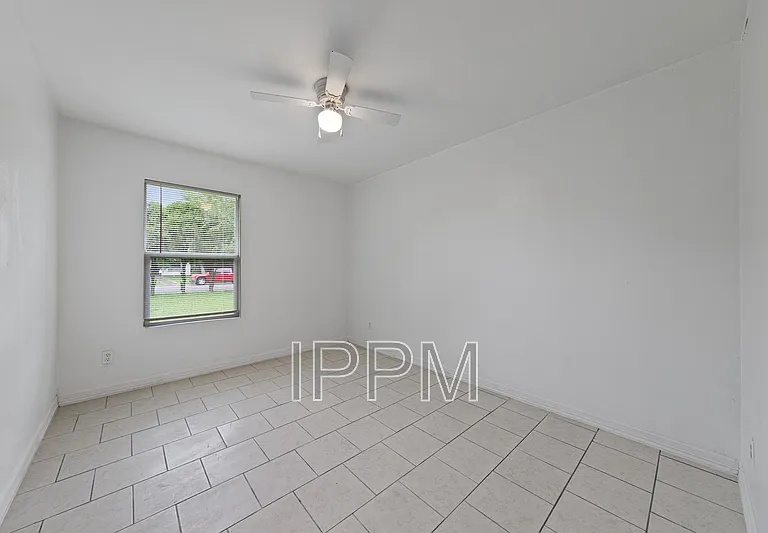 717 E Jim Hogg Ave — Photo 10