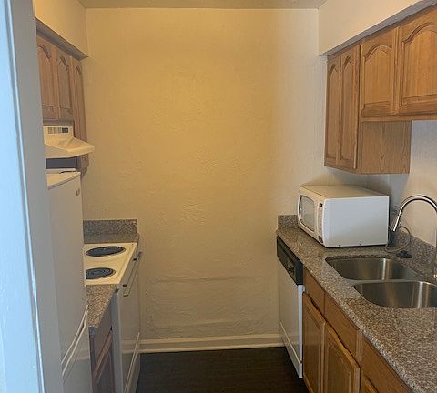 3rd image of 1807 Potomac Pl APT B
