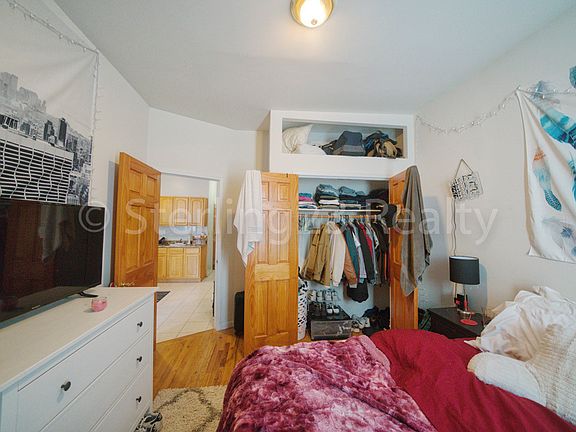 2nd image of 26-10 Hoyt Ave S #2RR