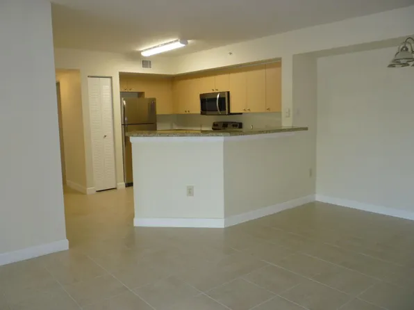 4211 San Marino Blvd APT 201, West Palm Beach, FL 33409