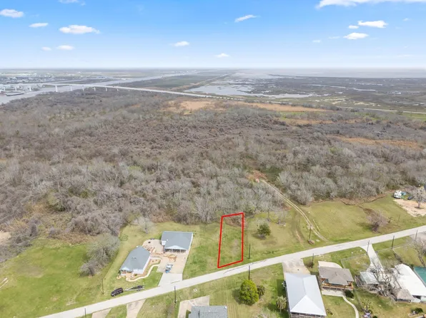 626 County Road 257, Matagorda, TX 77457