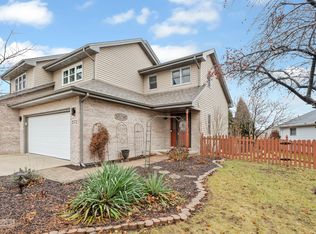 2372 Caton Crest Dr, Crest Hill, IL 60403