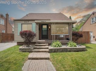 647 Farnham Ave, Lincoln Park, MI 48146