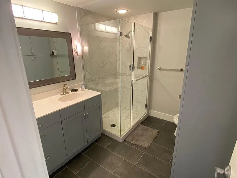 711 W 26th St #400 — Photo 9