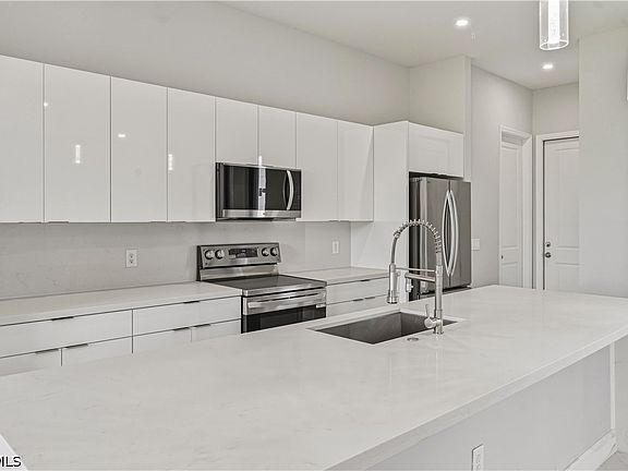5th image of 219 NW 28th Ct