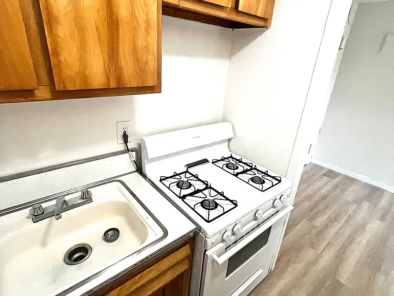 259 Webster Ave #C2 — Photo 8