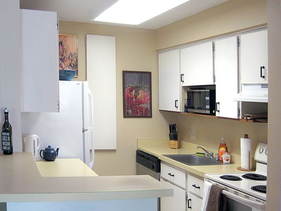 2nd image of 5770 E Warren Ave APT 106