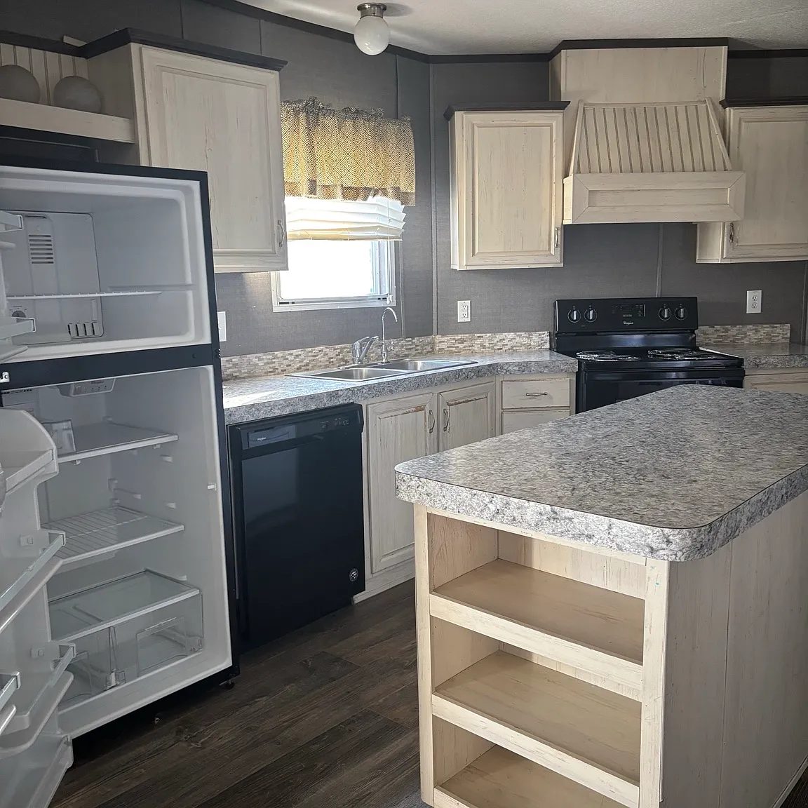 3 bed, 1280 sqft, $1,400 — Photo 1