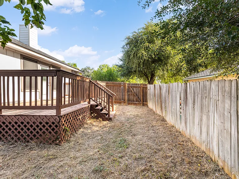 1803 Heatherglen Ln — Photo 29