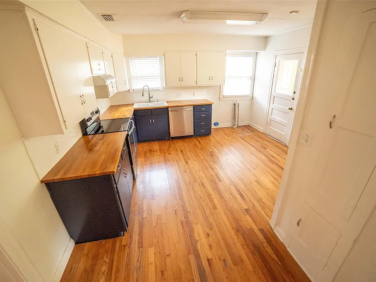 5409 Woodview Ave — Photo 9