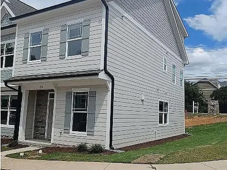 330 Old Grove Ln — Photo 1