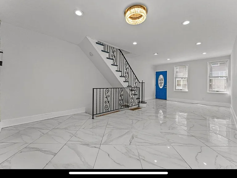 355 Tree St — Photo 1