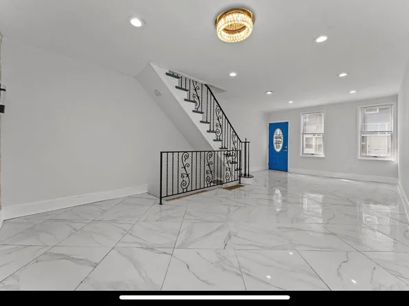 355 Tree St, Philadelphia, PA 19148