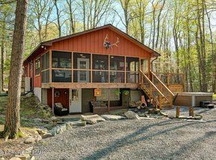 2392 Overlook Ln, Pocono Pines, PA 18350
