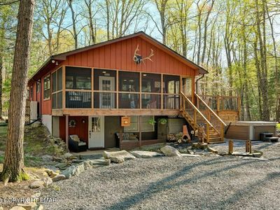 2392 Overlook Ln, Pocono Pines, PA, 18350