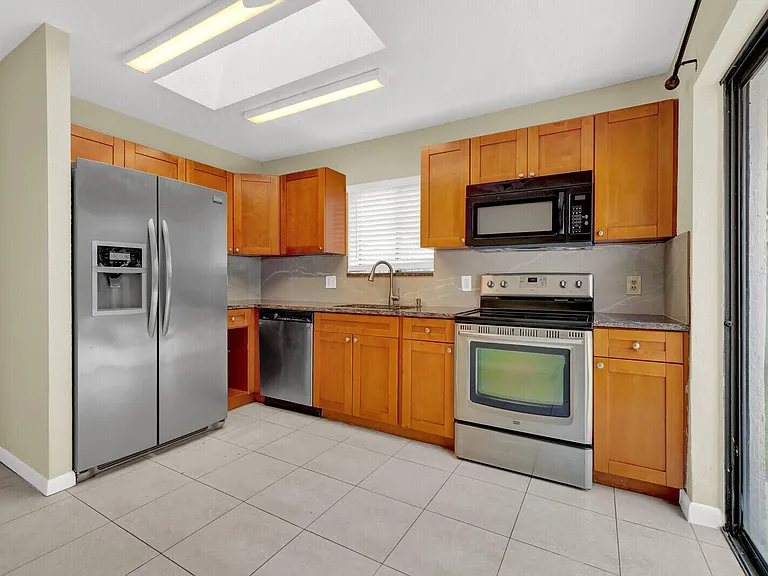 5864 Strawberry Lakes Cir — Photo 10