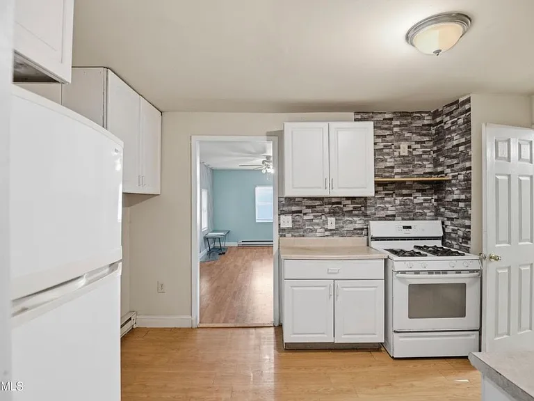 118 Robinson St #120 — Photo 7