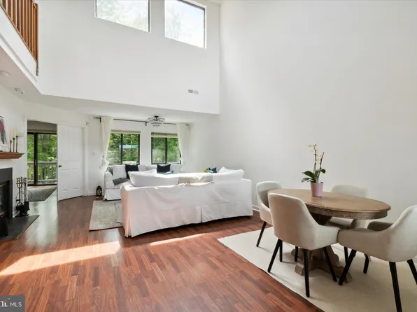 1203 Augusta Cir, Mount Laurel, NJ 08054