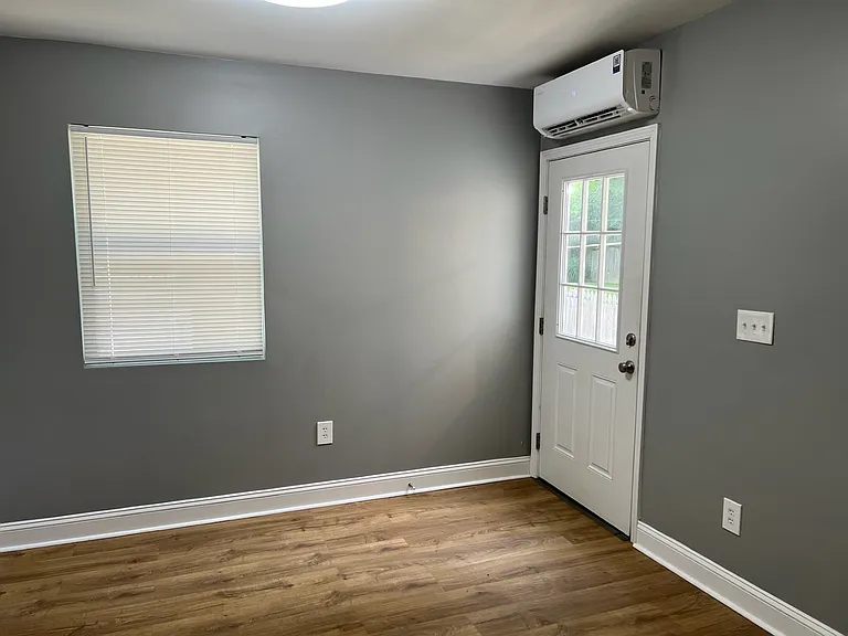 2321 Hawthorne Ave — Photo 8