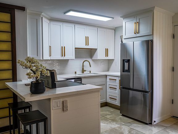 3rd image of 3057 Poipu Rd #D13