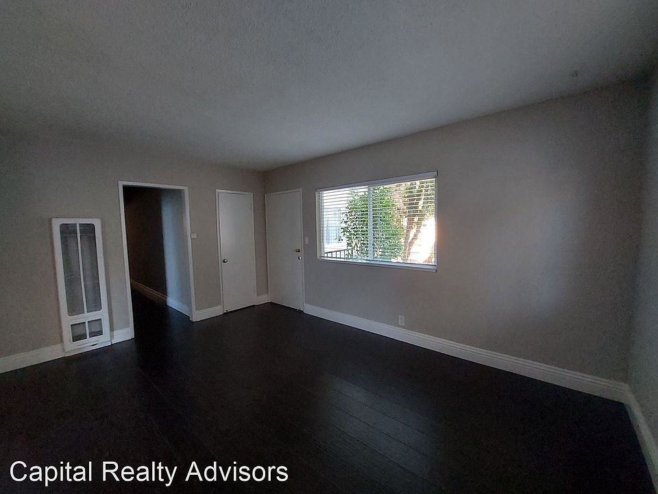 1st image of 465 E 55th St APT 3