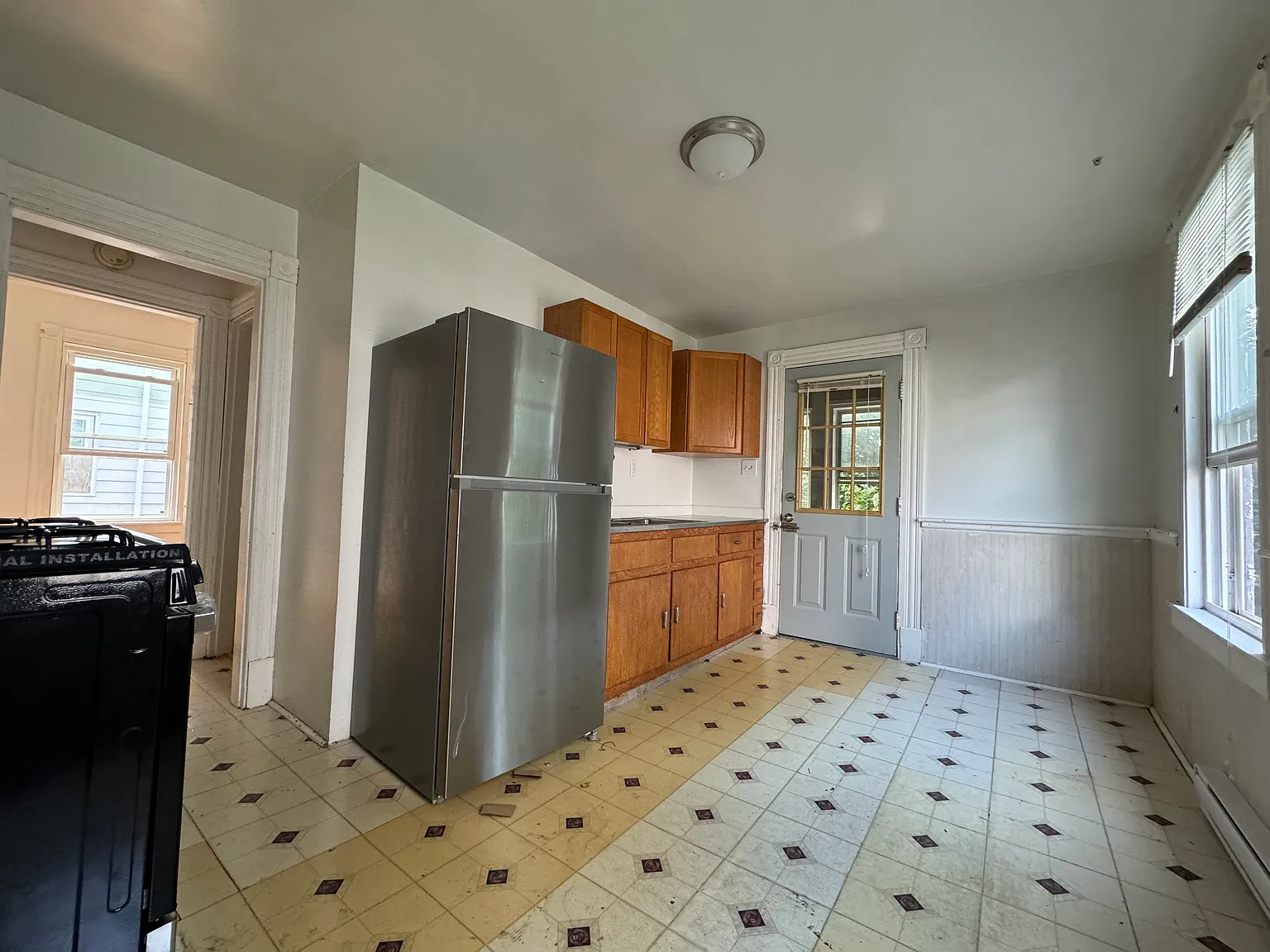 3 bed, 900 sqft, $1,445 — Photo 1