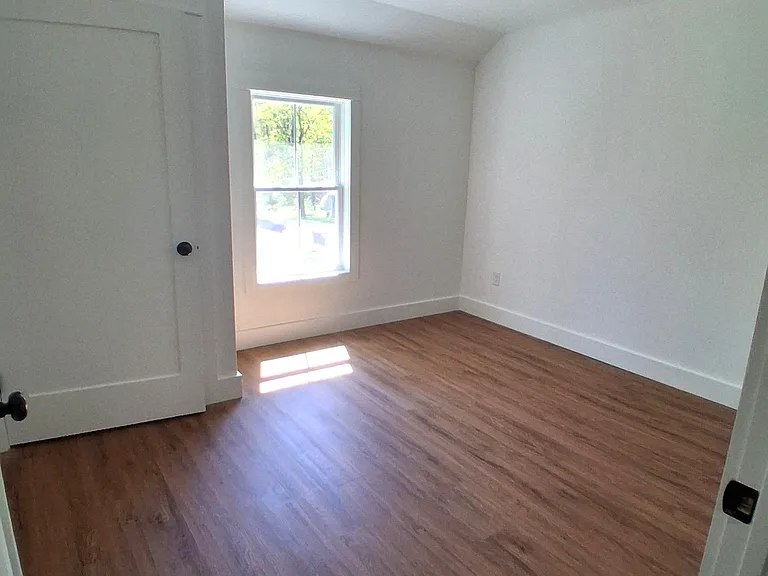 11 Cedar St — Photo 4