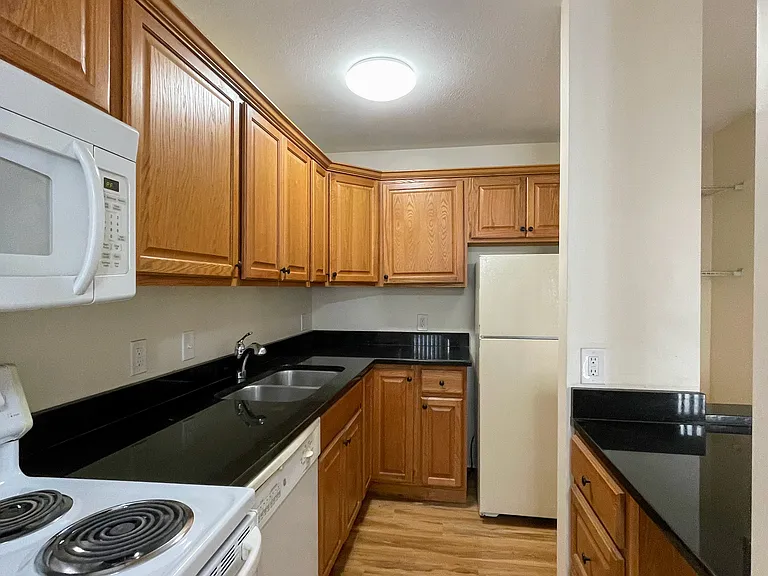 1415 5th St SE #10 — Photo 5